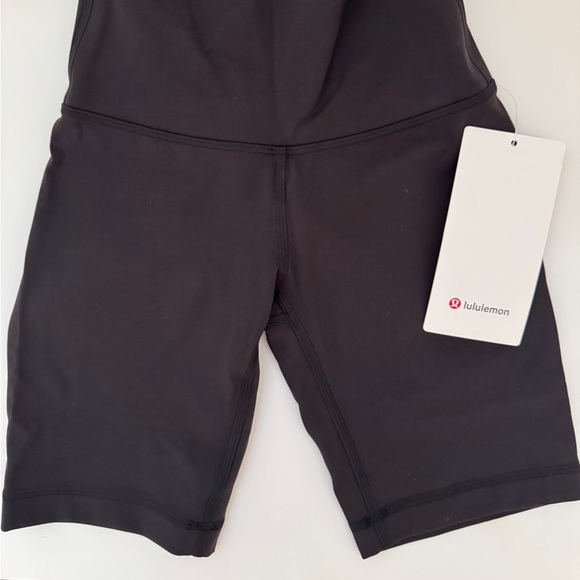 🌸Lululemon High-Rise 8”Train Black Shorts size 2 - Picture 5 of 9